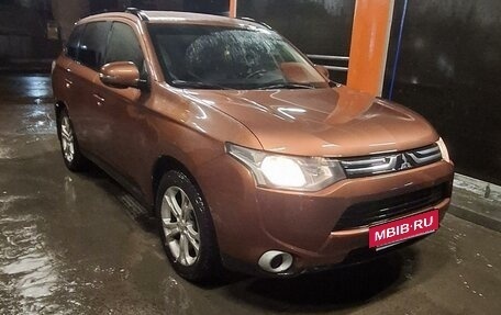 Mitsubishi Outlander III рестайлинг 3, 2012 год, 1 550 000 рублей, 10 фотография