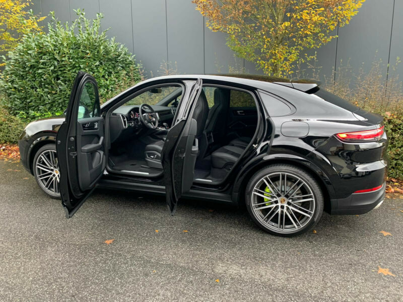Porsche Cayenne GTS, 2021 год, 29 800 000 рублей, 3 фотография