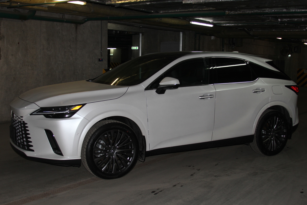 Lexus RX IV рестайлинг, 2024 год, 9 800 000 рублей, 6 фотография