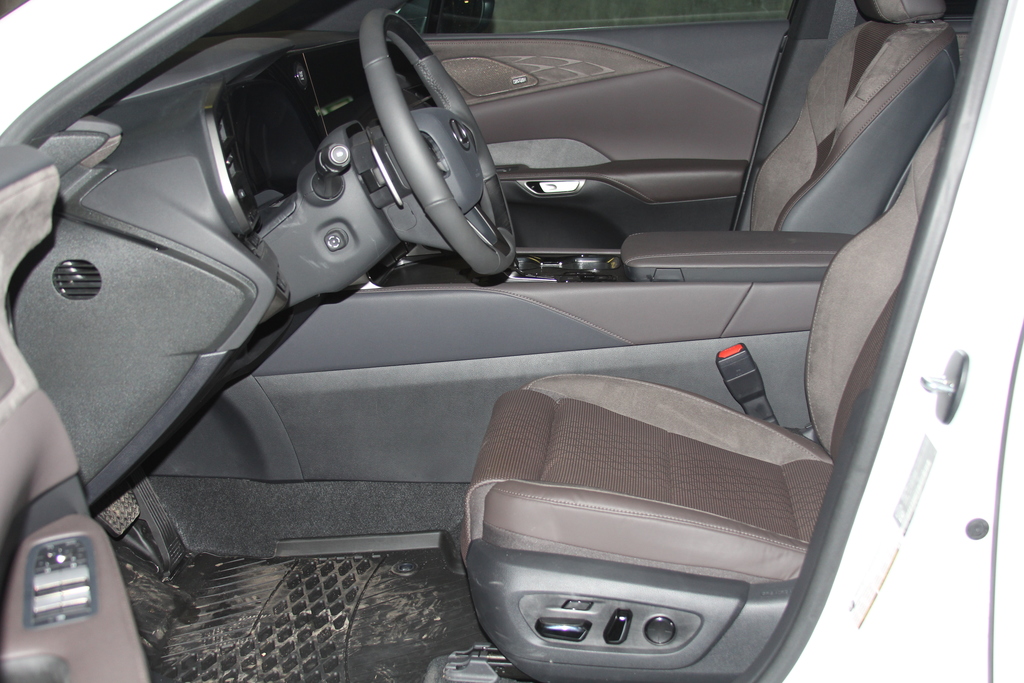 Lexus RX IV рестайлинг, 2024 год, 9 800 000 рублей, 13 фотография
