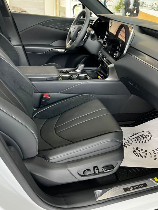 Lexus RX IV рестайлинг, 2024 год, 9 800 000 рублей, 6 фотография
