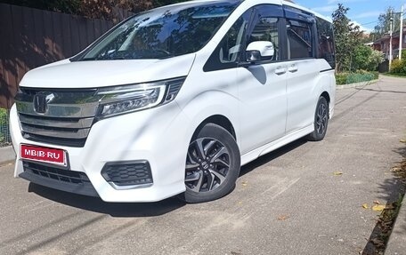 Honda Stepwgn IV, 2017 год, 2 250 000 рублей, 2 фотография