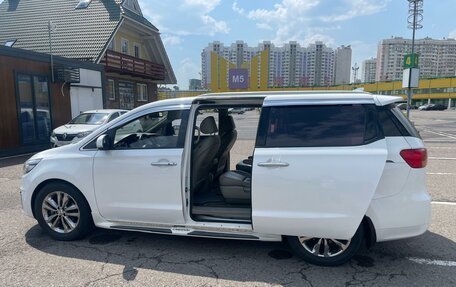 KIA Carnival III, 2017 год, 1 350 000 рублей, 1 фотография