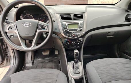 Hyundai Solaris II рестайлинг, 2014 год, 1 000 000 рублей, 7 фотография