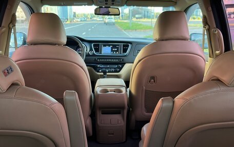 KIA Carnival III, 2017 год, 2 200 000 рублей, 6 фотография