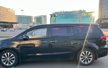 KIA Carnival III, 2017 год, 2 200 000 рублей, 7 фотография