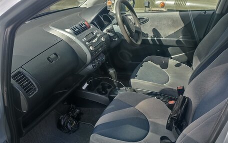 Honda Fit III, 2004 год, 370 000 рублей, 2 фотография