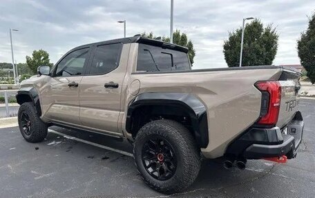 Toyota Tacoma, 2025 год, 7 000 000 рублей, 7 фотография