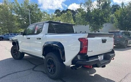 Toyota Tacoma, 2025 год, 7 000 000 рублей, 3 фотография