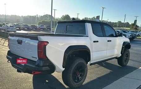 Toyota Tacoma, 2025 год, 7 000 000 рублей, 7 фотография