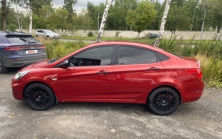 Hyundai Solaris II рестайлинг, 2011 год, 800 000 рублей, 4 фотография