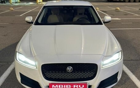 Jaguar XF II, 2016 год, 1 900 000 рублей, 3 фотография