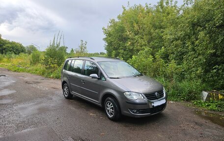 Volkswagen Touran III, 2008 год, 1 000 000 рублей, 1 фотография