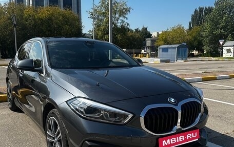 BMW 1 серия, 2020 год, 2 200 000 рублей, 1 фотография