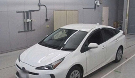 Toyota Prius IV XW50, 2021 год, 1 520 000 рублей, 1 фотография