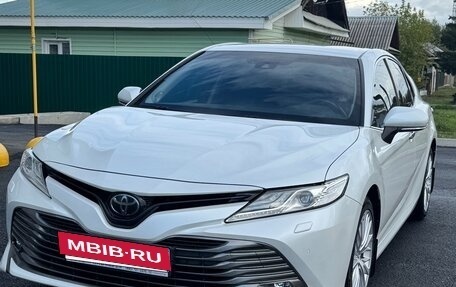 Toyota Camry, 2018 год, 3 000 000 рублей, 2 фотография