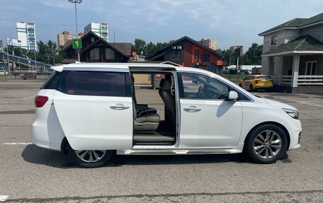 KIA Carnival III, 2017 год, 1 350 000 рублей, 2 фотография