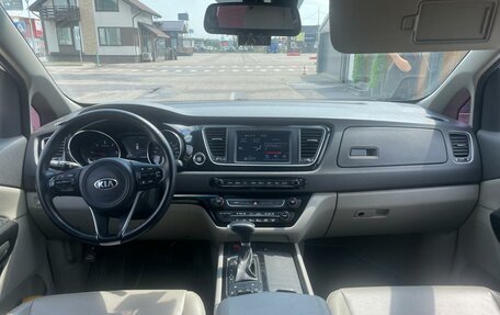 KIA Carnival III, 2017 год, 1 350 000 рублей, 4 фотография
