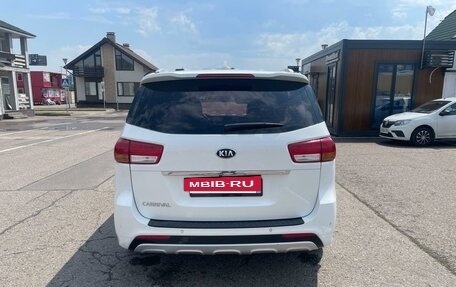 KIA Carnival III, 2017 год, 1 350 000 рублей, 3 фотография