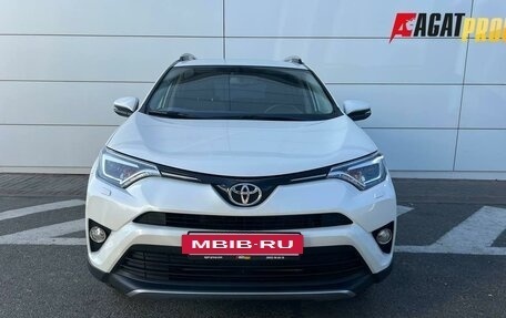 Toyota RAV4, 2017 год, 2 070 000 рублей, 2 фотография
