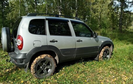Chevrolet Niva I рестайлинг, 2019 год, 750 000 рублей, 2 фотография