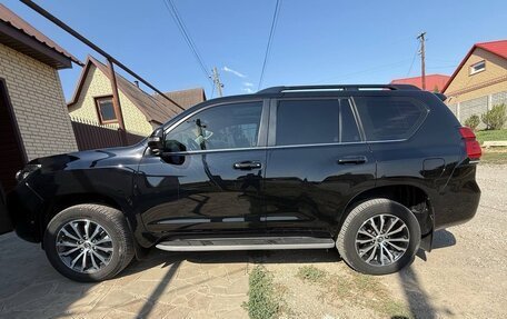 Toyota Land Cruiser Prado 150 рестайлинг 2, 2022 год, 8 100 000 рублей, 3 фотография