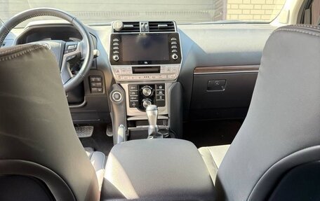 Toyota Land Cruiser Prado 150 рестайлинг 2, 2022 год, 8 100 000 рублей, 5 фотография