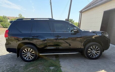Toyota Land Cruiser Prado 150 рестайлинг 2, 2022 год, 8 100 000 рублей, 2 фотография