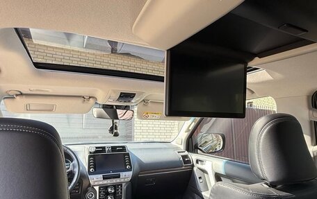 Toyota Land Cruiser Prado 150 рестайлинг 2, 2022 год, 8 100 000 рублей, 6 фотография