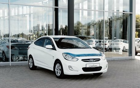 Hyundai Solaris II рестайлинг, 2012 год, 800 000 рублей, 5 фотография