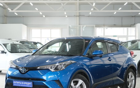 Toyota C-HR I рестайлинг, 2017 год, 1 899 000 рублей, 4 фотография