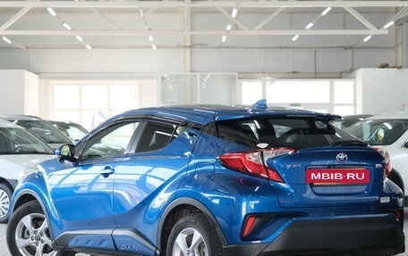 Toyota C-HR I рестайлинг, 2017 год, 1 899 000 рублей, 5 фотография