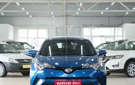 Toyota C-HR I рестайлинг, 2017 год, 1 899 000 рублей, 2 фотография