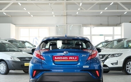Toyota C-HR I рестайлинг, 2017 год, 1 899 000 рублей, 6 фотография