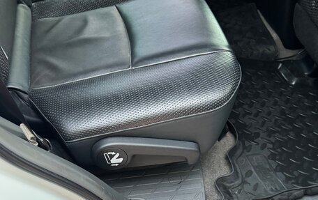 Toyota Land Cruiser Prado 150 рестайлинг 2, 2012 год, 2 800 000 рублей, 12 фотография