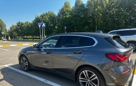 BMW 1 серия, 2020 год, 2 200 000 рублей, 3 фотография