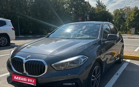 BMW 1 серия, 2020 год, 2 200 000 рублей, 2 фотография