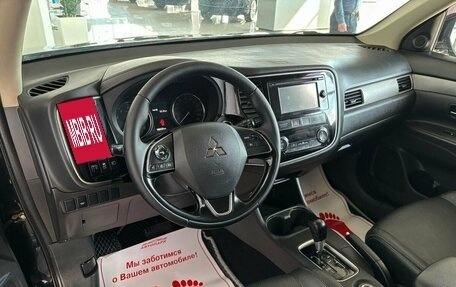 Mitsubishi Outlander III рестайлинг 3, 2015 год, 1 599 000 рублей, 10 фотография