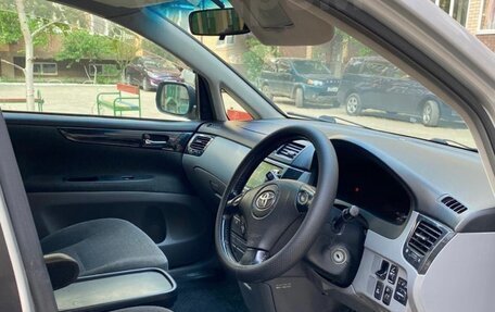 Toyota Ipsum II, 2001 год, 750 000 рублей, 2 фотография