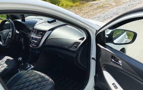 Hyundai Solaris II рестайлинг, 2013 год, 850 000 рублей, 3 фотография