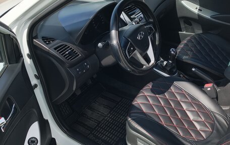 Hyundai Solaris II рестайлинг, 2013 год, 850 000 рублей, 5 фотография