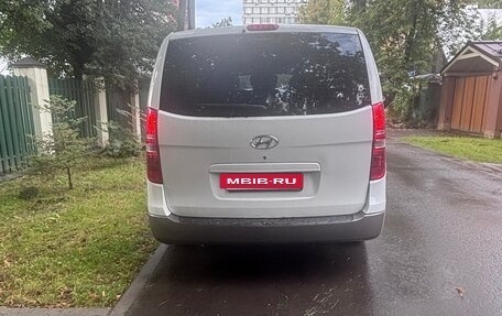 Hyundai H-1 II рестайлинг, 2015 год, 1 900 000 рублей, 2 фотография