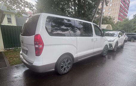 Hyundai H-1 II рестайлинг, 2015 год, 1 900 000 рублей, 4 фотография