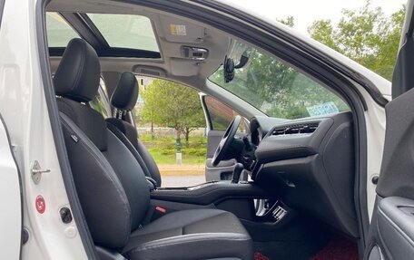 Honda Vezel, 2021 год, 1 900 000 рублей, 3 фотография