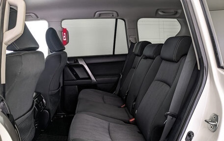 Toyota Land Cruiser Prado 150 рестайлинг 2, 2014 год, 3 100 000 рублей, 18 фотография