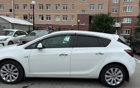Opel Astra J, 2013 год, 990 000 рублей, 2 фотография