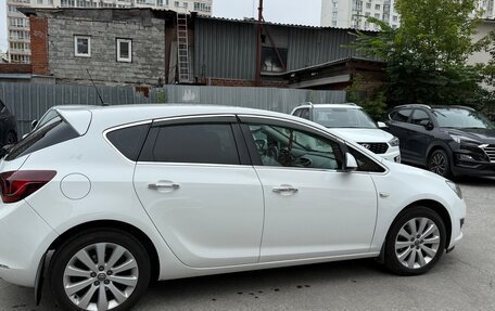 Opel Astra J, 2013 год, 990 000 рублей, 4 фотография