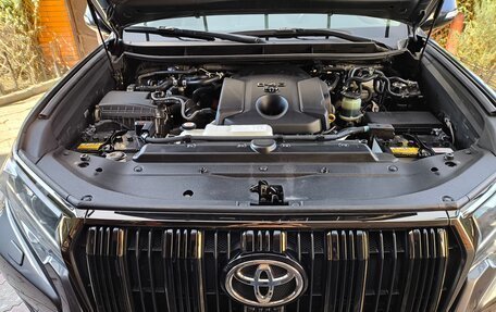 Toyota Land Cruiser Prado 150 рестайлинг 2, 2021 год, 6 500 000 рублей, 4 фотография