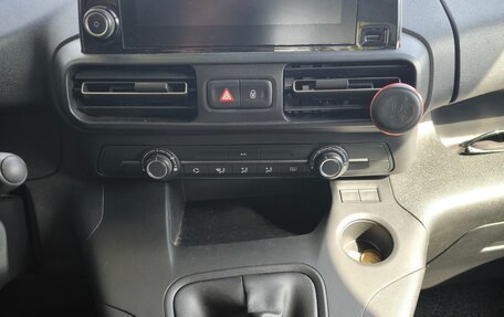 Peugeot Rifter I, 2021 год, 1 930 000 рублей, 2 фотография