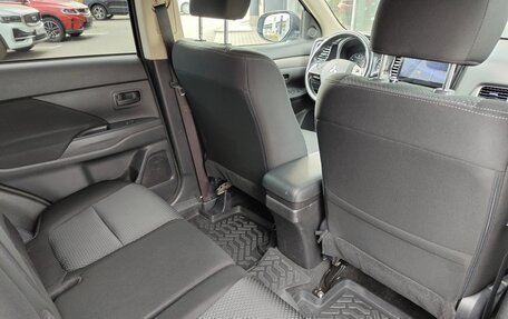 Mitsubishi Outlander III рестайлинг 3, 2017 год, 1 490 000 рублей, 8 фотография